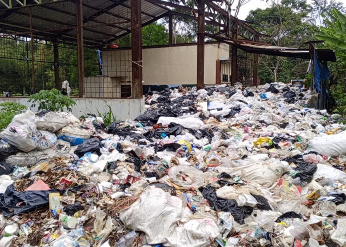 Begini Pengakuan Atang, Warga yang Nekat Buang Sampah di Kantor Bupati Kuningan