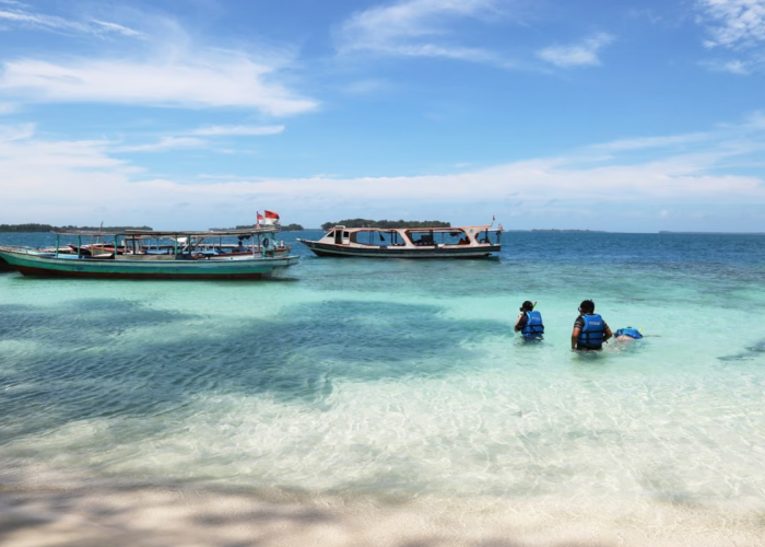 5 Destinasi Pantai Snorkeling Terbaik di Pulau Jawa, Terumbu Karangnya Memukau!