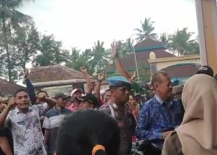 Kepala Desa Karangbaru Kuningan Akhirnya Mengundurkan Diri, Disambut Sukacita Warga