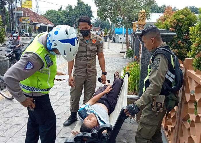 Kasihan! Warga Jadi Korban Tabrak Lari di Depan Masjid At Taqwa Cirebon