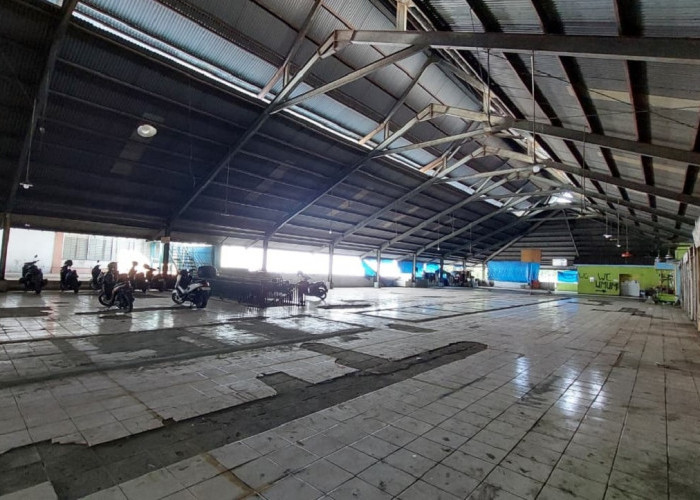 Pedagang Pigura Sukalila Pilih Vakum Usaha, Tolak Relokasi ke Lantai Dua Pasar Pagi Cirebon