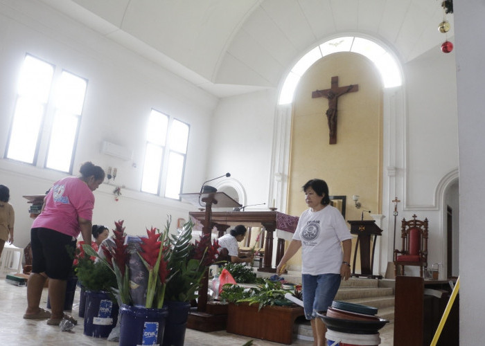 Saat Gereja Bersolek dan Umat Bergerak, Natal Hadir di Kota Cirebon