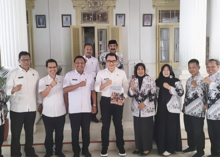 Kepala Disdik Bersama Pengurus PGRI Audiensi dengan Pj Bupati Cirebon