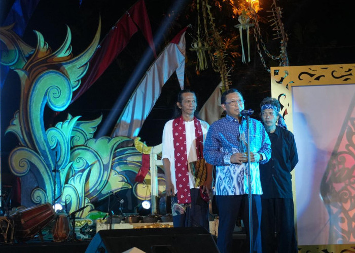 Berkomitmen 33 Tahun Dukung Pelestarian Budaya Cirebon, Herman Khaeron Raih Penghargaan 
