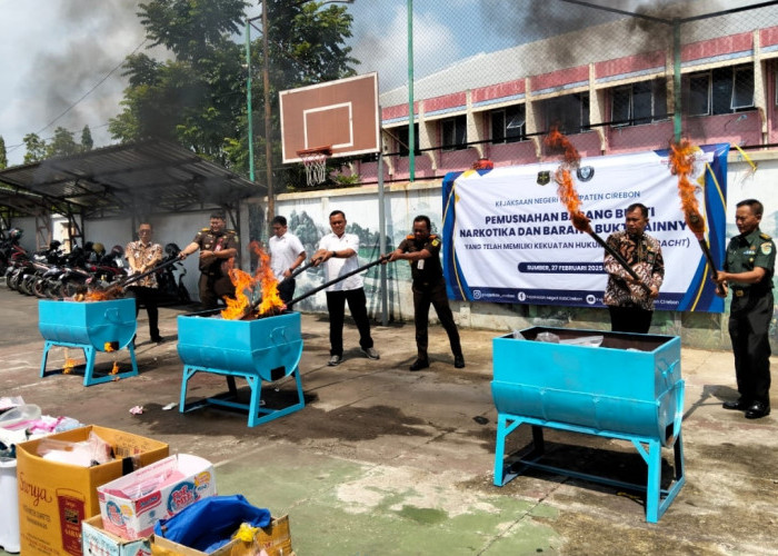 Jelang Ramadan, Kejari Kabupaten Cirebon Musnahkan Narkotika hingga Sajam