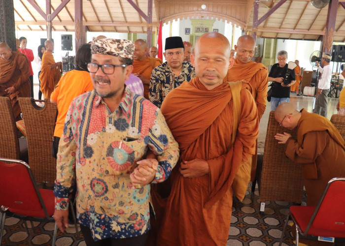 Terima Kedatangan Biksu, Bupati Imron: Masyarakat Cirebon Sangat Toleran