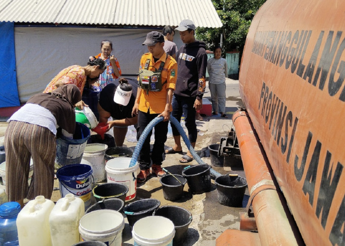 Kekeringan di Kuningan, di Wilayah Ini Warganya Mengantre demi Air Bersih