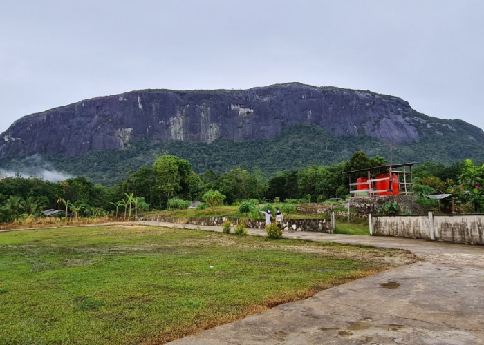 Bukit Kelam, Destinasi Wisata Alam Eksotis di Sintang