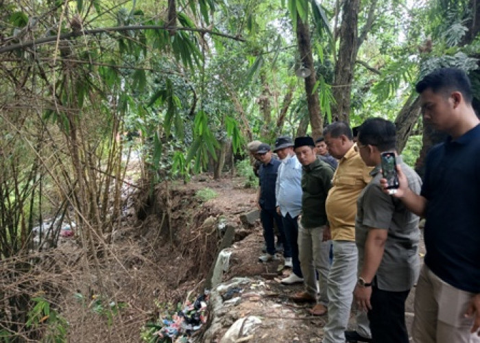 Bupati Majalengka Turun Tangan Tangani Abrasi Sungai Ciwaringin