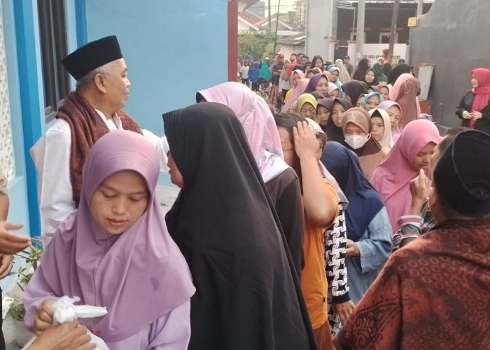 DKM Masjid Al Husna GSP Cirebon Bagikan 345 Paket Sembako untuk Warga Duafa di Bulan Ramadan