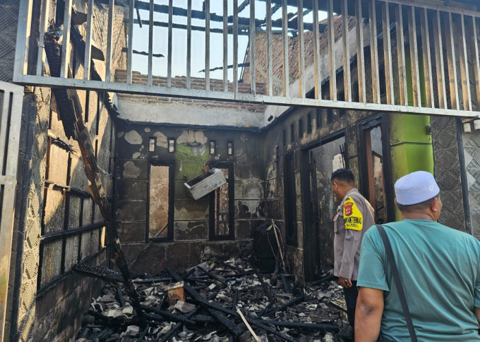 Tiga Anak Terjebak di Rumah Saat Kebakaran di Cirebon, Bocah 3 Tahun Dievakuasi Damkar