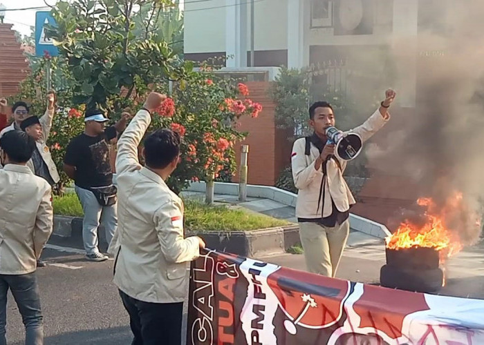 Mahasiswa Hukum Demo di Depan PN Kota Cirebon, Soroti Kasus Vina Banyak Kejanggalan