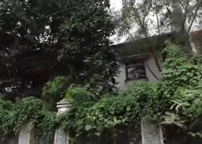 Rumah Mewah Jakarta Timur Terbengkalai Dihuni Tiko dan Ibu Eny, Banyak Bantuan Setelah Viral
