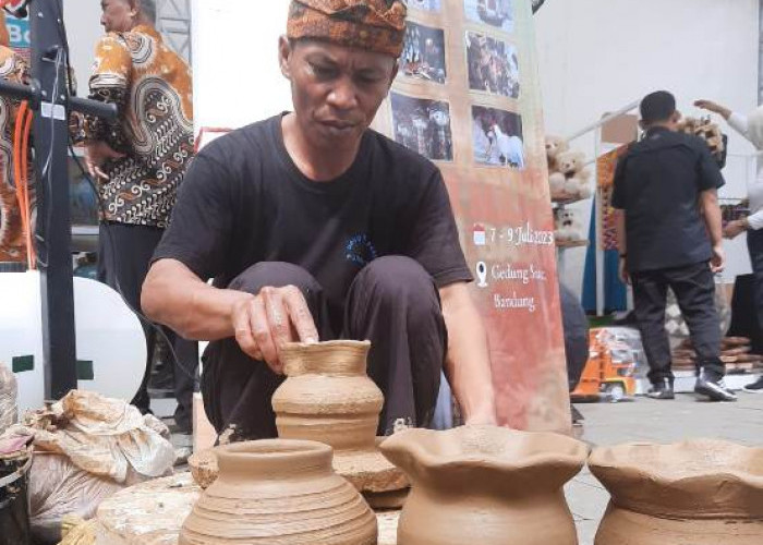 Gerabah Plered Purwakarta Kembali Dipamerkan di Ajang Karya Kreatif Jawa Barat