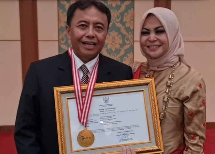 Sekda Kabupaten Sumedang Raih Makarti Bhakti Nagari Award LAN RI