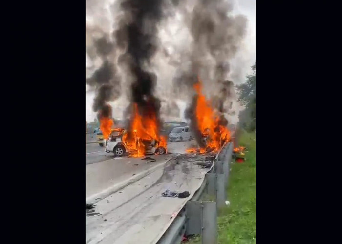2 Mobil Terbakar, Identitas Korban Kecelakaan Maut Tol Jakarta Cikampek Menurut Kombes Jules Abraham