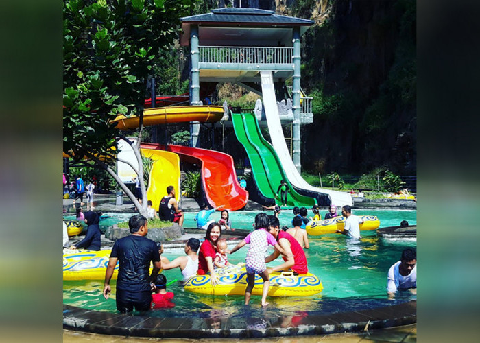 4 Kolam Renang di Bandung Menyatu dengan Alam, Cek Lokasi dan Harga Tiket Masuknya