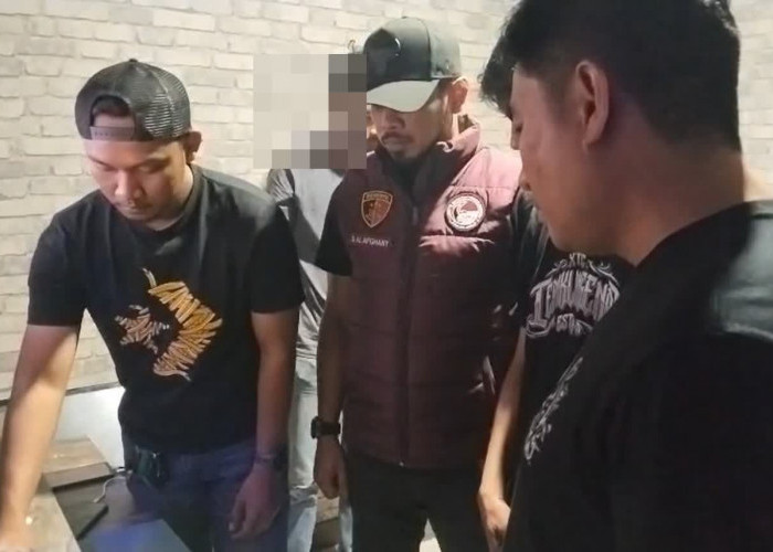 Razia Dini Hari di Tempat Karaoke Cirebon, Polisi Sita Belasan Botol Minuman Keras
