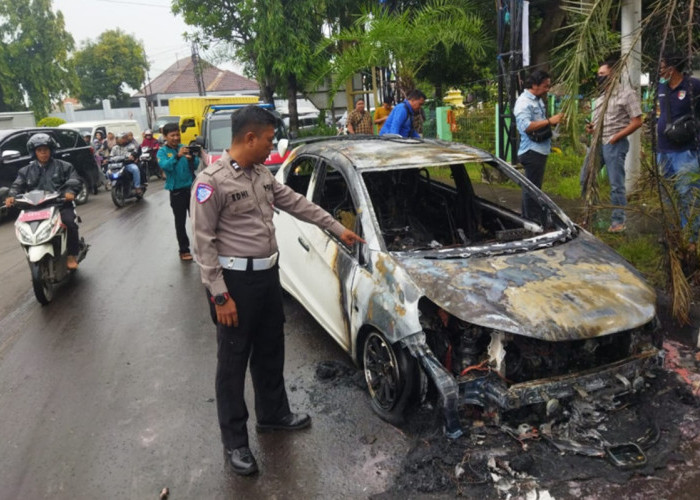Selang 3 Hari 2 Mobil Honda Brio Terbakar di Cirebon, Penyebabnya Diduga Gara-gara Hal Ini