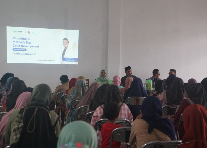 Sekolah Ibnu Khaldun Gelar Seminar Parenting di Hari Ibu