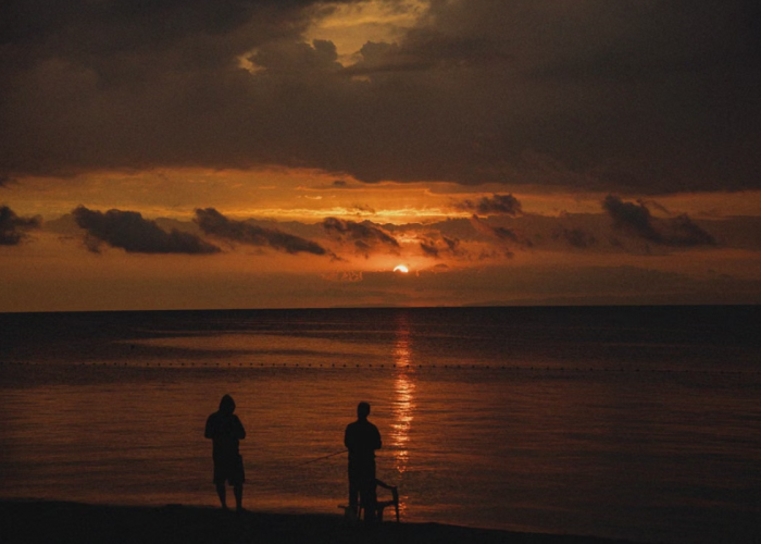 5 Pantai dengan Sunset Terindah di Indonesia, Cocok untuk Berburu Senja