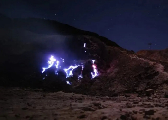 Aneh, Api Biru Muncul di Kawah Gunung Papandayan, Gejala Alam Biasa atau Pertanda Lain?