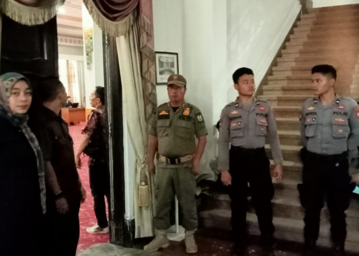 Ketat! Pelantikan Pejabat Pemkot Cirebon Dijaga Polisi dan Satpol PP