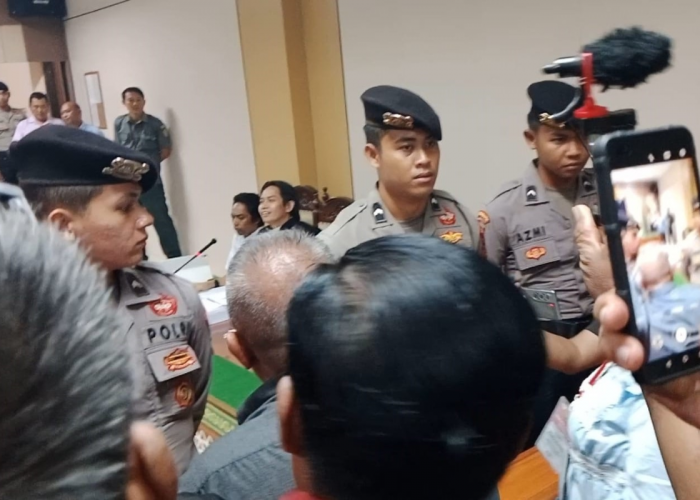 Sidang Pembunuhan Satu Keluarga di Indramayu Memanas, Keluarga Korban Emosi