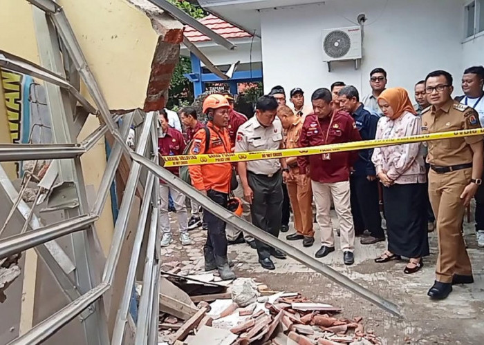 Daftar Nama Korban Atap Gedung Ambruk di SMPN 1 Talun, Pj Bupati Langsung ke Lokasi