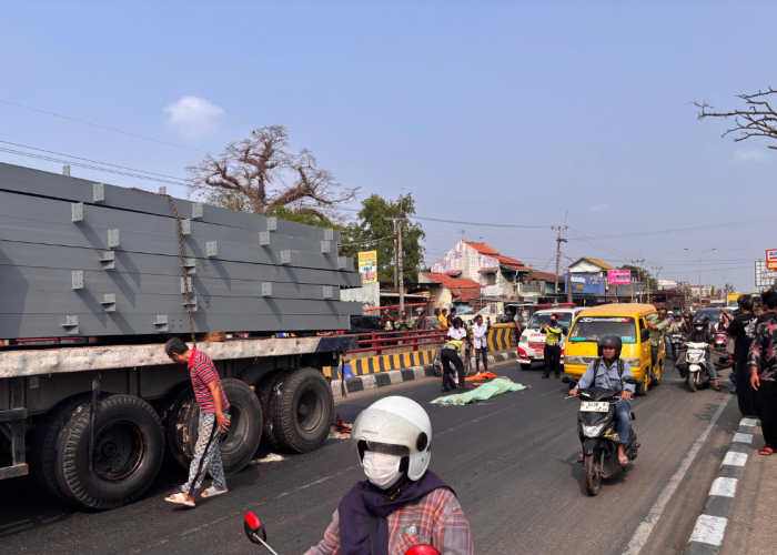 BREAKING NEWS: Kecelakaan di Cirebon, Penarik Becak Meninggal Terlindas Truk