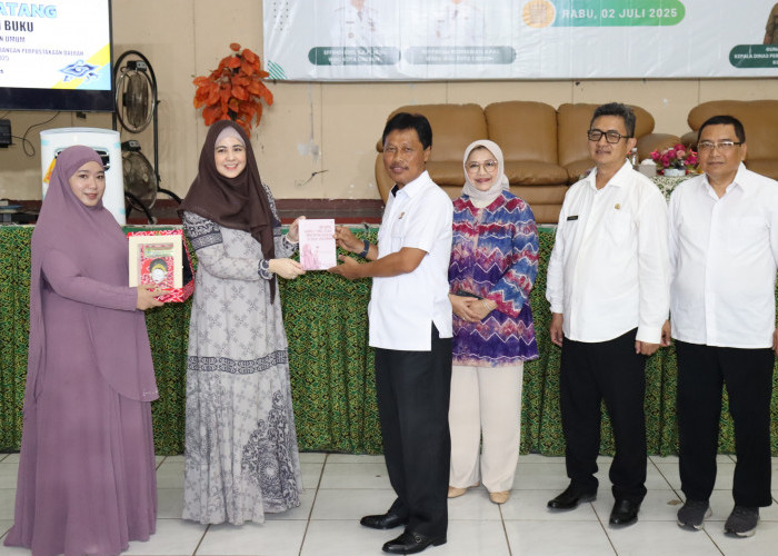 Risty Tagor, Pemantik Tumbuh Kembangnya Budaya Literasi di Kota Cirebon