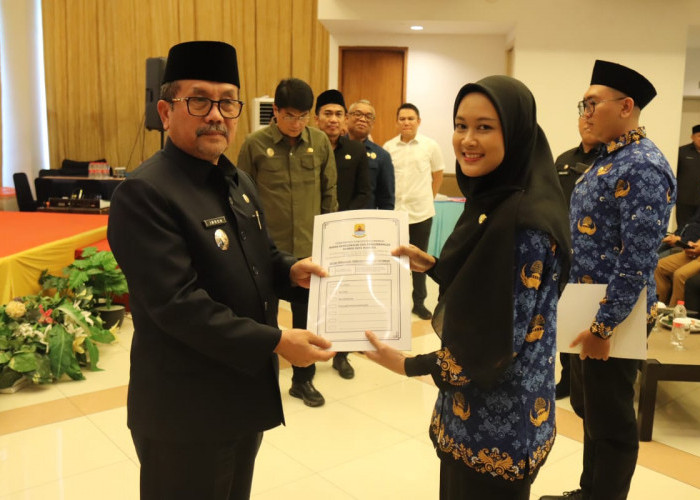 Serahkan 56 SK CPNS, Begini Harapan Bupati Imron Terhadap ASN Baru
