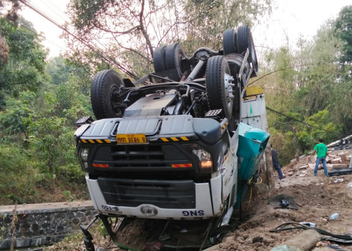 Rem Blong, Truk Tronton Terguling di Wilayah Tanjakan Plangon Cirebon