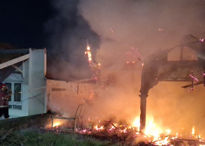 Diduga Dipicu ODGJ, Rumah di Tegalgubug Cirebon Terbakar, Kerugian Capai Puluhan Juta