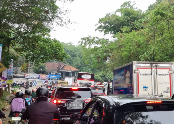 Kemacetan Jadi Berkah bagi Pedagang Kopi Keliling Ini, Raup Cuan di Tengah Arus Mudik Lebaran