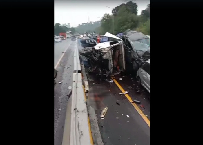 NGERI, Korban Kecelakaan Beruntun Tol Purbaluenyi Tergeletak di Jalan, Ada yang Terjepit Kendaraan