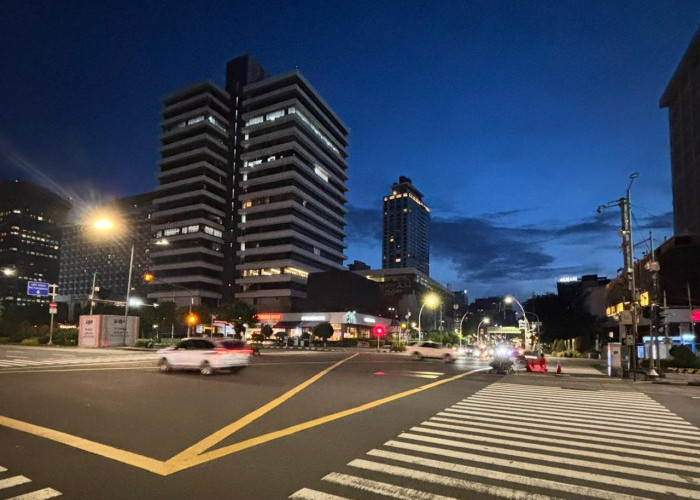Jakarta Matikan Lampu 60 Menit, Langkah Bersama Warga Kurangi Emisi Karbon demi Masa Depan Kota