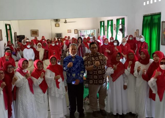 Peringati Hari Kemerdekaan RI ke 77, GOW Kota Cirebon Menggelar Seminar Kesehatan Lansia