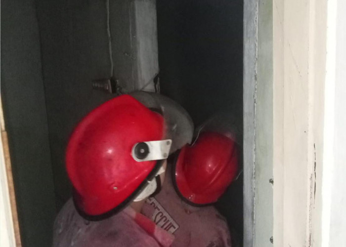 Diduga Korsleting Kipas Angin, Rumah di Taman Tukmudal Indah Cirebon Terbakar