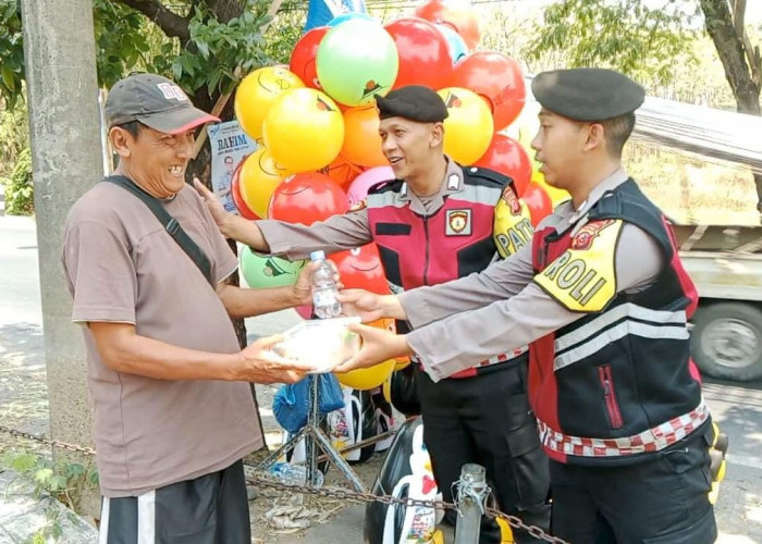 Terapkan Cooling System Jelang Pilkada 2024, Polresta Cirebon Bagikan Makanan Sehat Gratis