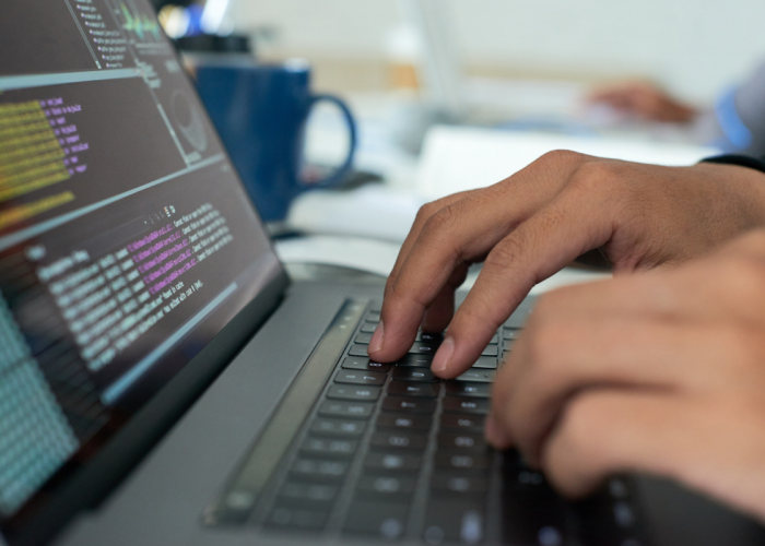 Bukan Cuma Prosesor dan RAM, Layar Tajam dan Keyboard Nyaman Juga Penting untuk Coding