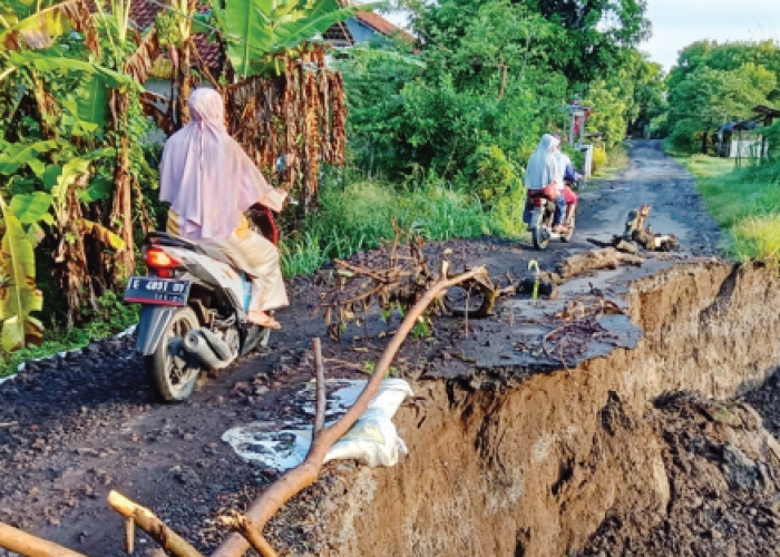 Jalan Penghubung Desa di Majalengka Rusak Akibat Abrasi, Bupati Perintahkan Ini