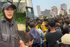 Aksi Zaskia Adya Mecca Saat Demo Jakarta, Bantu Ambulans hingga Logistik untuk Mahasiswa