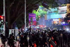 Chaos di Bandung Saat May Day, Polisi Amankan Massa Berbaju Hitam