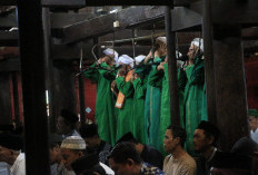 Tradisi Azan Pitu di Masjid Agung Sang Cipta Rasa Cirebon, Warisan Spiritual Sejak Abad ke-15