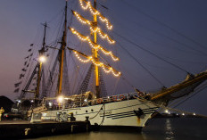 KRI Dewaruci Sandar di Cirebon, Masyarakat Bisa Naik Kapal Legendaris TNI AL Gratis hingga 18 Oktober