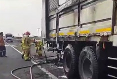 Kebakaran Truk Ekspedisi di Tol Kanci-Pejagan, Dua Kru Berhasil Selamat