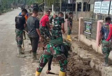Lumpur di Aceh Tamiang Terus Dilibas dari Jalan Raya, Kantor Desa, RS, hingga Puskesmas