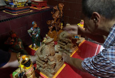 Ritual Jelang Imlek di Vihara Dharma Rahayu, Vihara Tertua di Indramayu