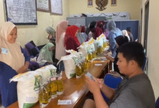 Ribuan Warga Argasunya Cirebon Antre Bansos Beras dan Minyak, Penerima Naik 22,62 Persen